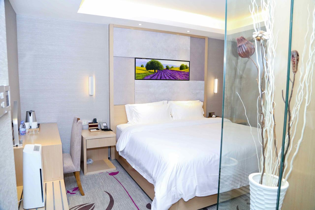 Lavande Hotel Baiyun International Airport Branch Guangzhou Bagian luar foto