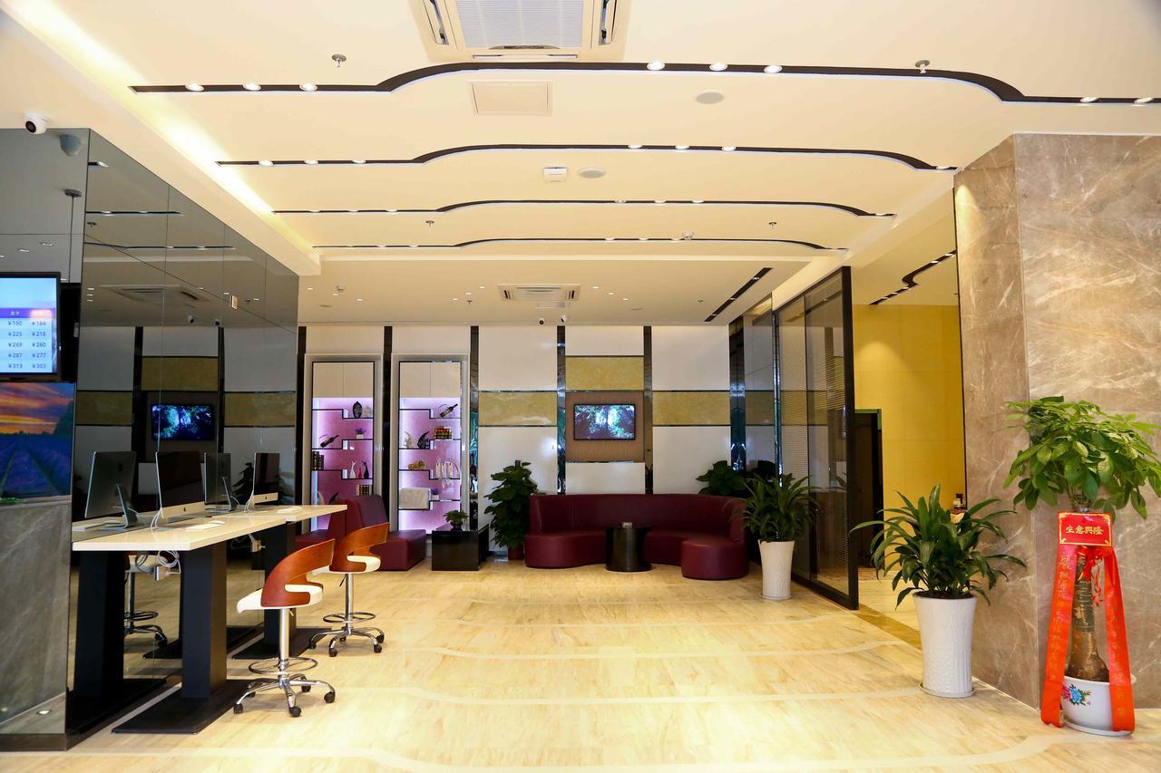 Lavande Hotel Baiyun International Airport Branch Guangzhou Bagian luar foto