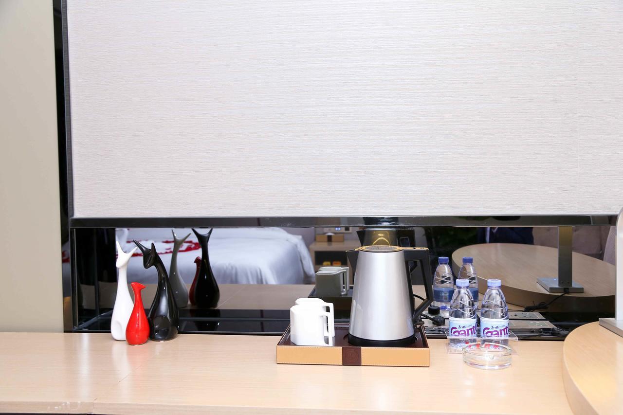Lavande Hotel Baiyun International Airport Branch Guangzhou Bagian luar foto