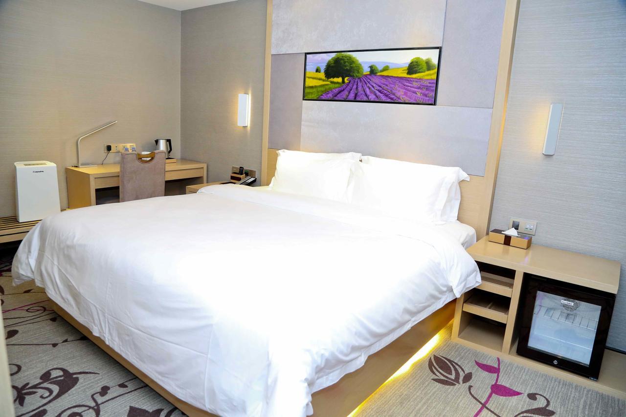 Lavande Hotel Baiyun International Airport Branch Guangzhou Bagian luar foto