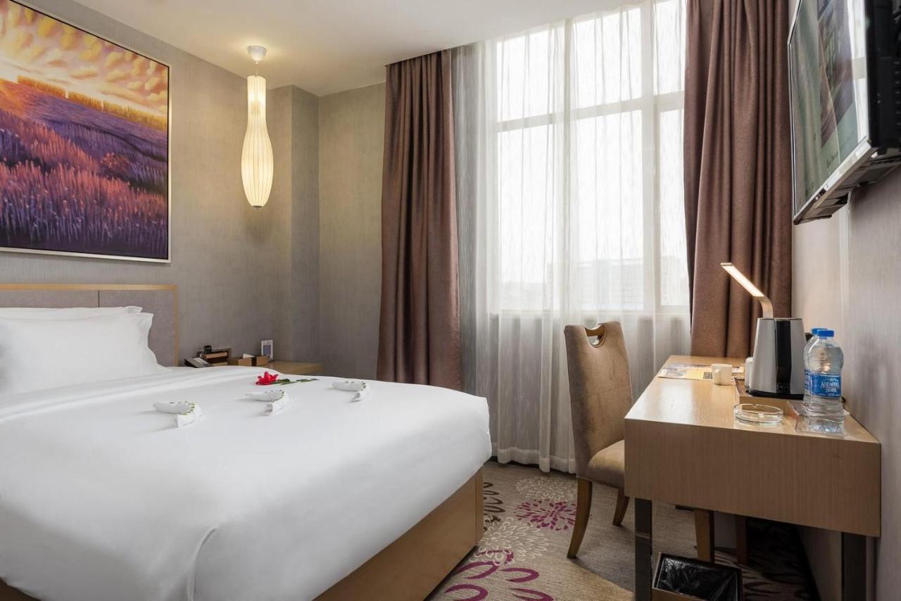 Lavande Hotel Baiyun International Airport Branch Guangzhou Bagian luar foto